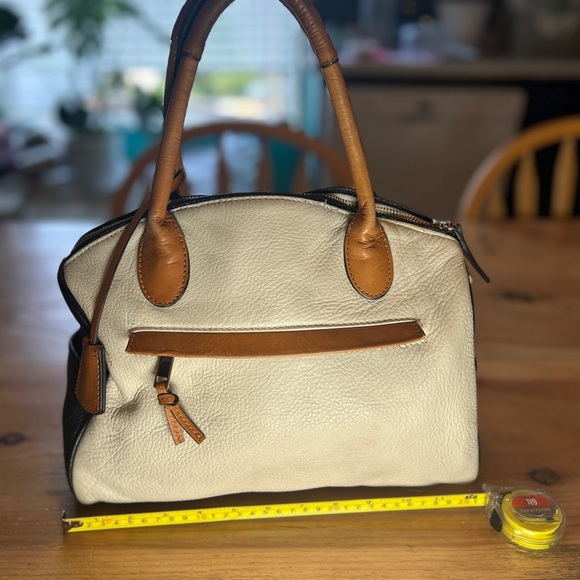 Danier Genuine Leather Luxury Cream and Tan Women's Handbag Like new - Picture 2 of 10